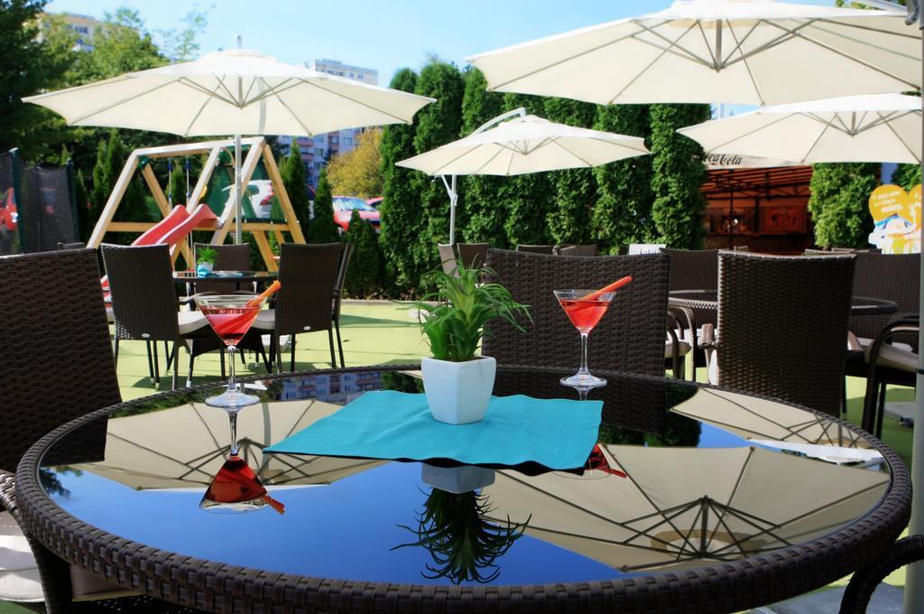 Hotel Dixon So Vstupom Do Bazena A Virivky Zdarma - Free Entrance To Pool And Jacuzzi Included Banská Bystrica Esterno foto