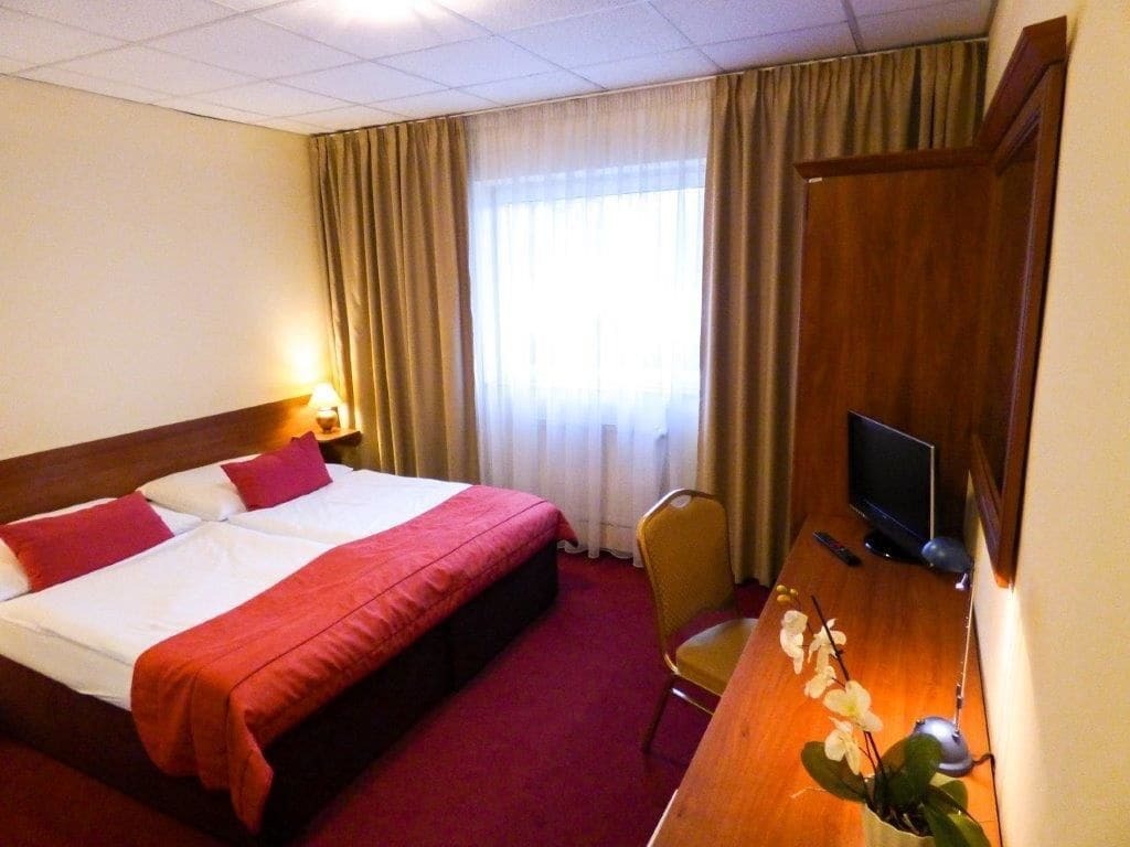 Hotel Dixon So Vstupom Do Bazena A Virivky Zdarma - Free Entrance To Pool And Jacuzzi Included Banská Bystrica Esterno foto