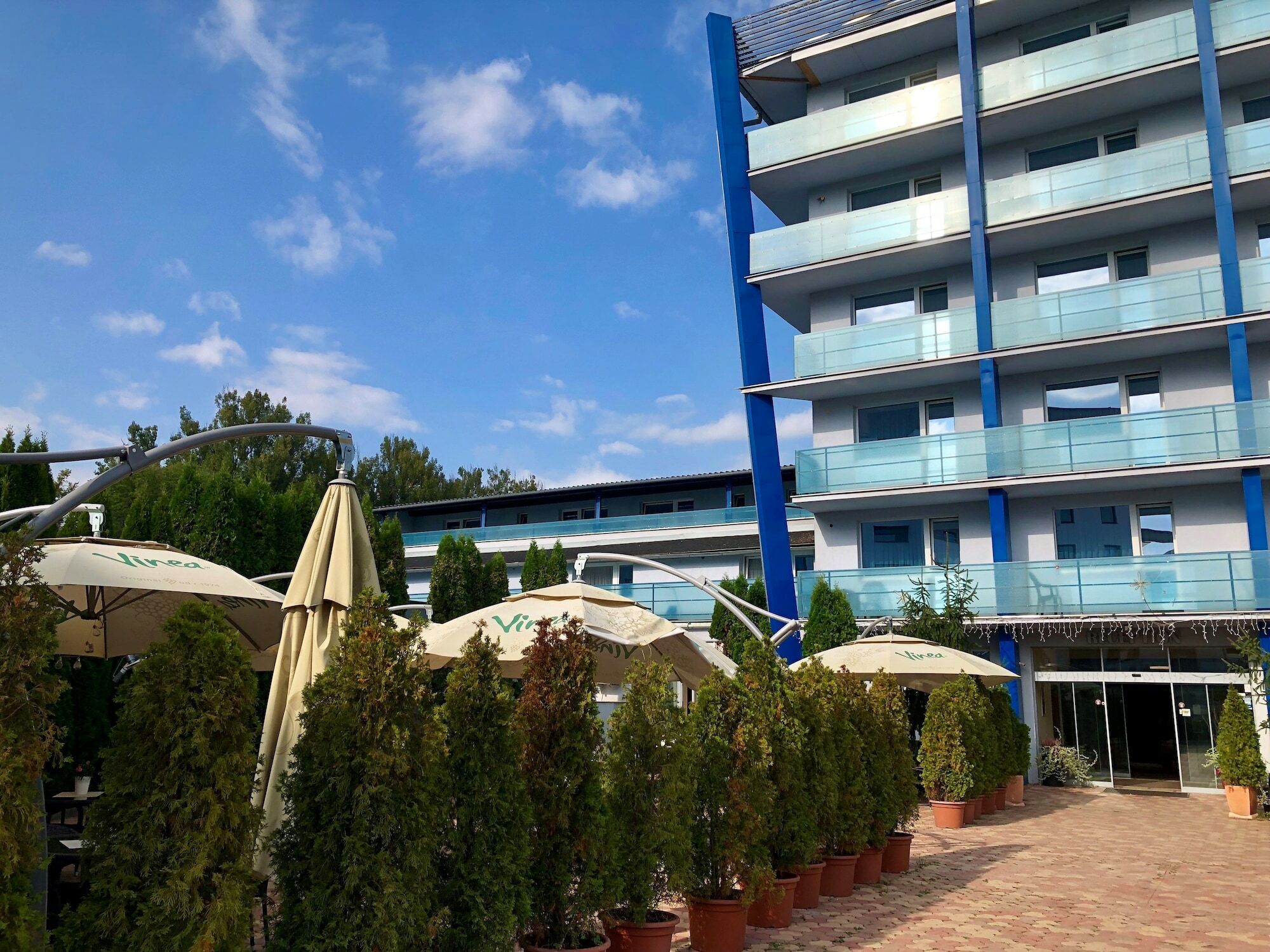 Hotel Dixon So Vstupom Do Bazena A Virivky Zdarma - Free Entrance To Pool And Jacuzzi Included Banská Bystrica Esterno foto
