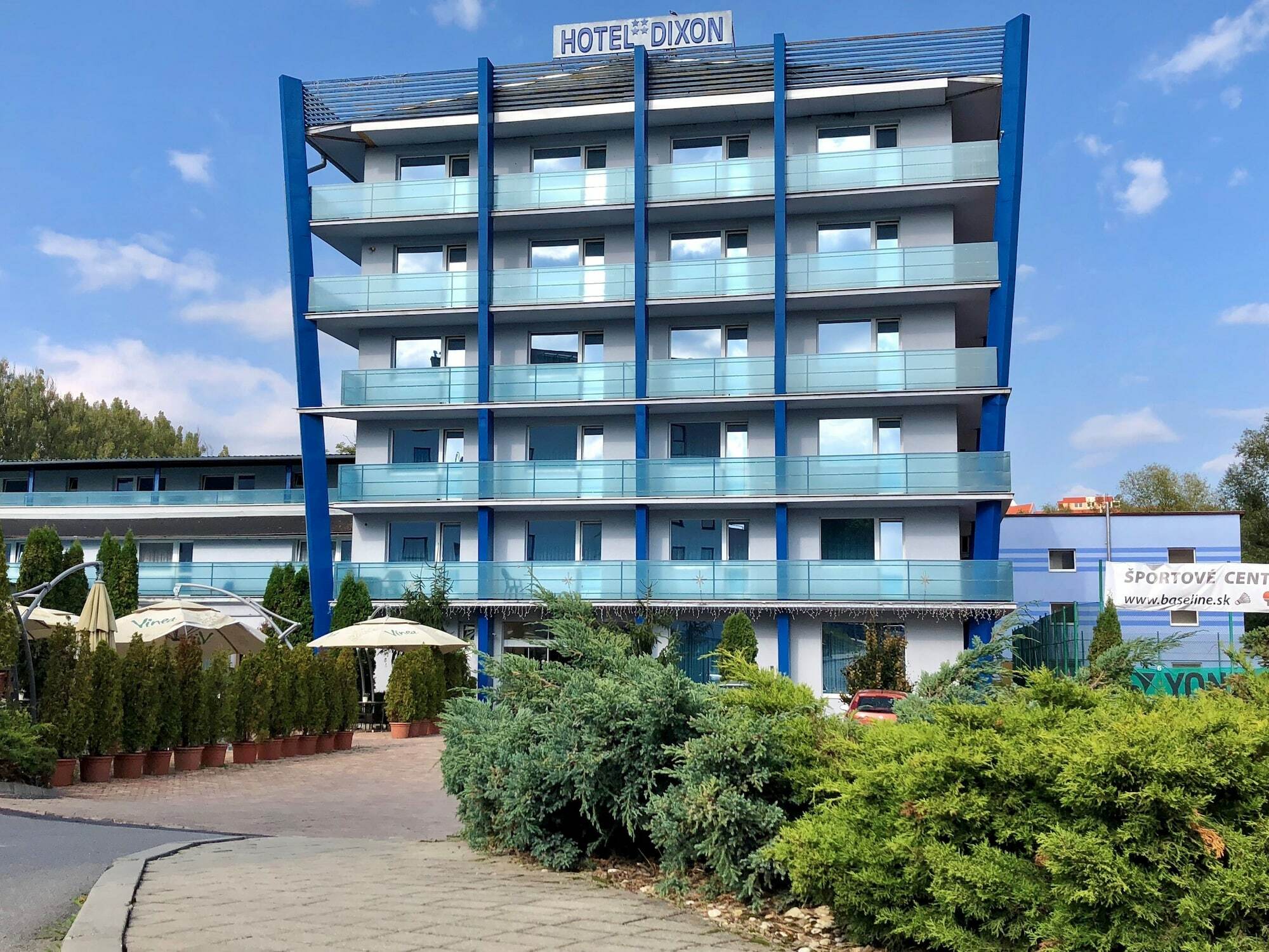 Hotel Dixon So Vstupom Do Bazena A Virivky Zdarma - Free Entrance To Pool And Jacuzzi Included Banská Bystrica Esterno foto