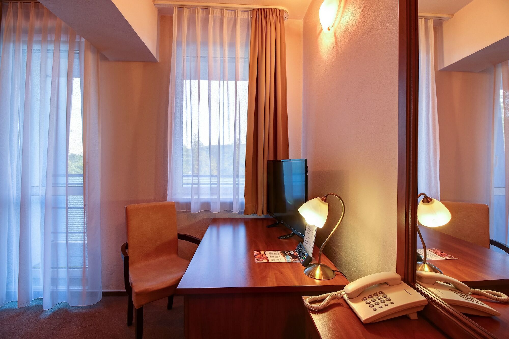 Hotel Dixon So Vstupom Do Bazena A Virivky Zdarma - Free Entrance To Pool And Jacuzzi Included Banská Bystrica Esterno foto