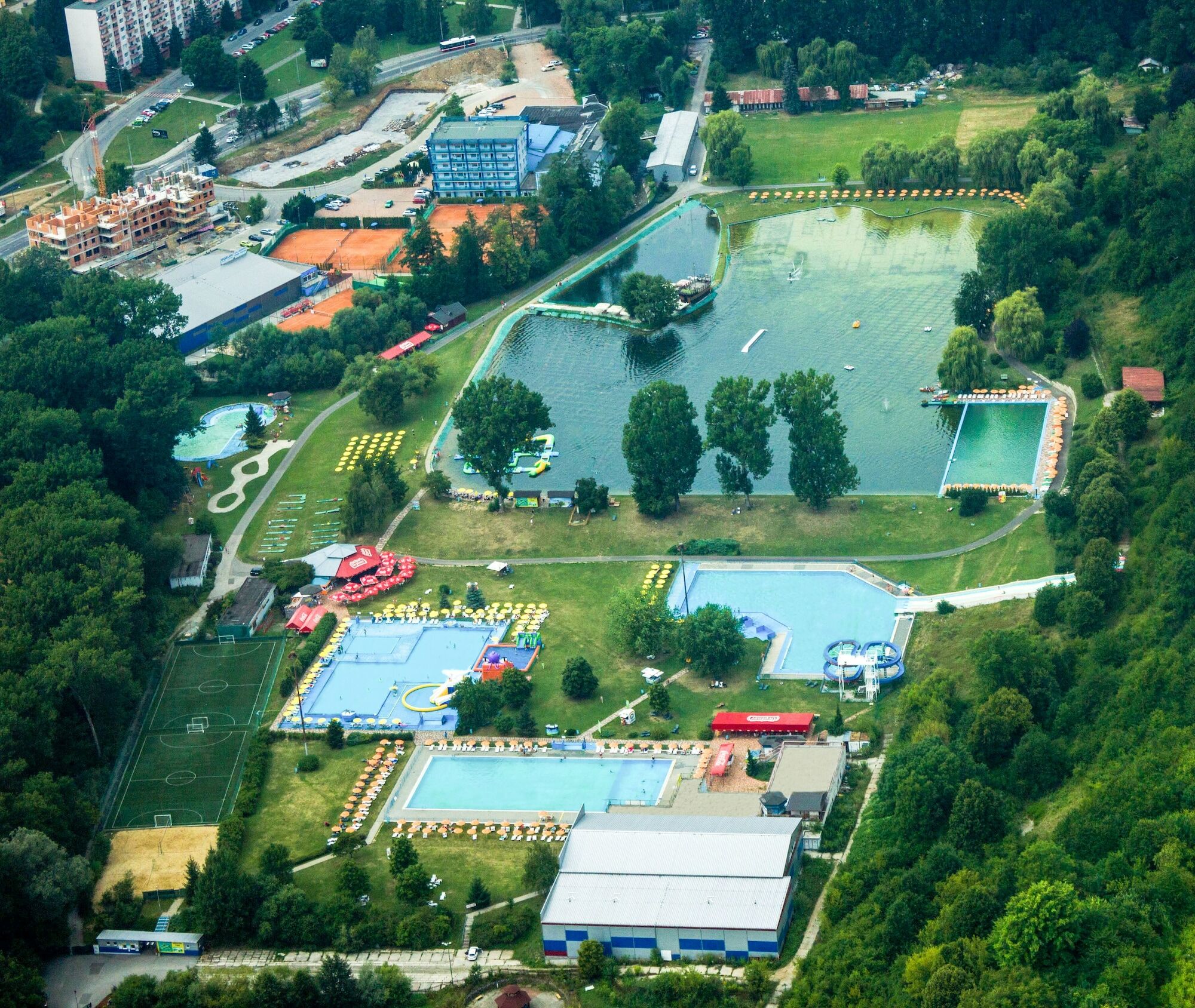 Hotel Dixon So Vstupom Do Bazena A Virivky Zdarma - Free Entrance To Pool And Jacuzzi Included Banská Bystrica Esterno foto